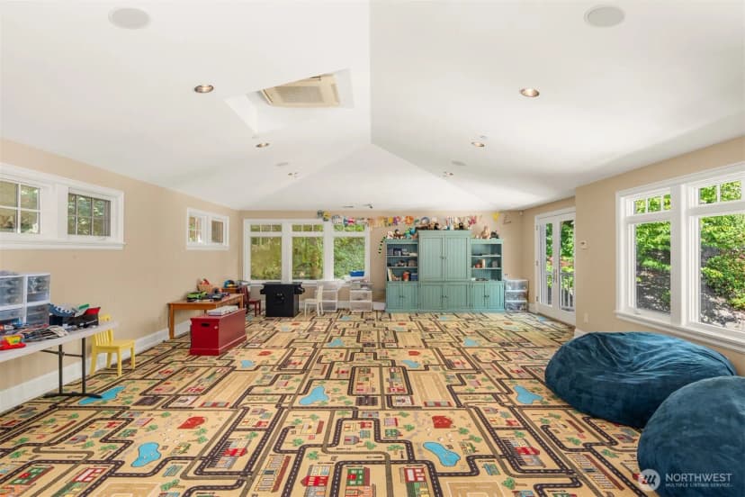 Property photo for 8233 W Mercer Way, Mercer Island photo 25
