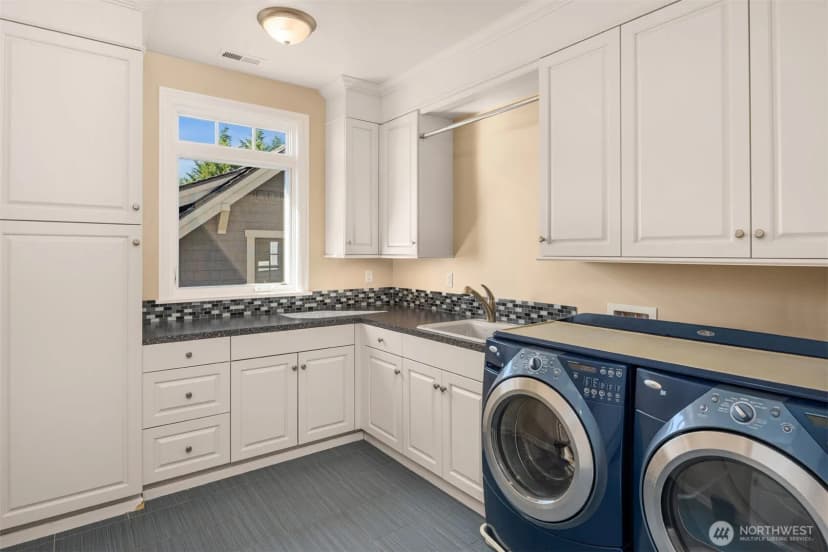 Property photo for 8233 W Mercer Way, Mercer Island photo 23