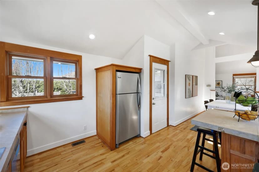 Property photo for 8333 27th Avenue Nw, Seattle photo 11