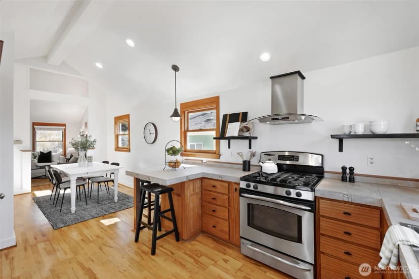 Property photo for 8333 27th Avenue Nw, Seattle photo 12