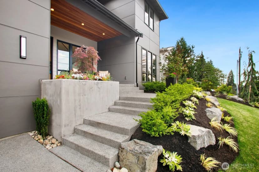 Property photo for 15045 Se 45th Place, Bellevue photo 2