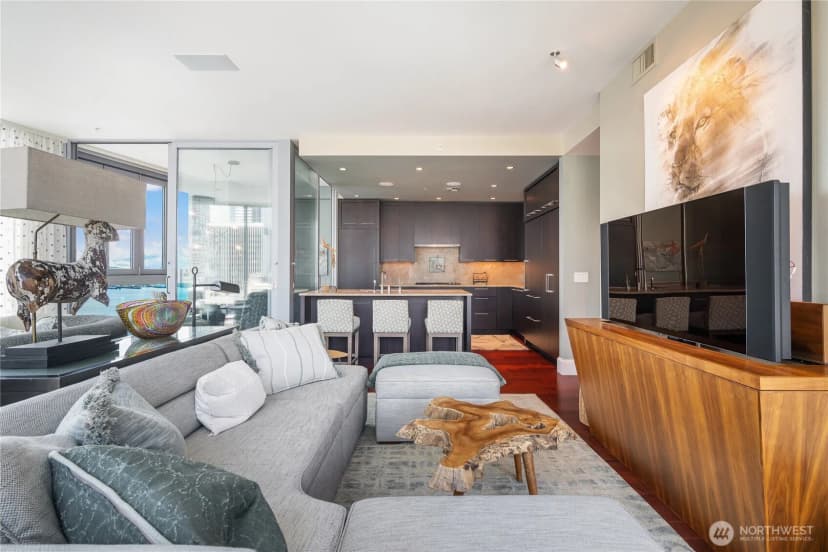 Property photo for 1521 2nd Avenue #1602, Seattle photo 3