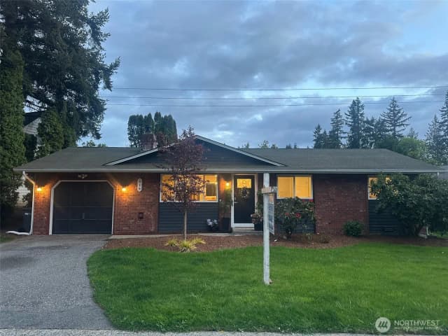 Property photo for 616 212th Street Sw, Bothell photo 2
