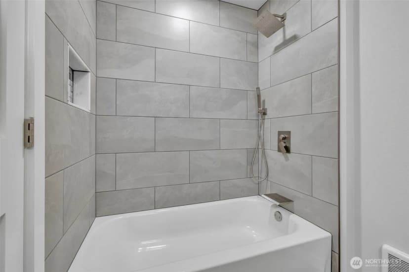 Property photo for 616 212th Street Sw, Bothell photo 23