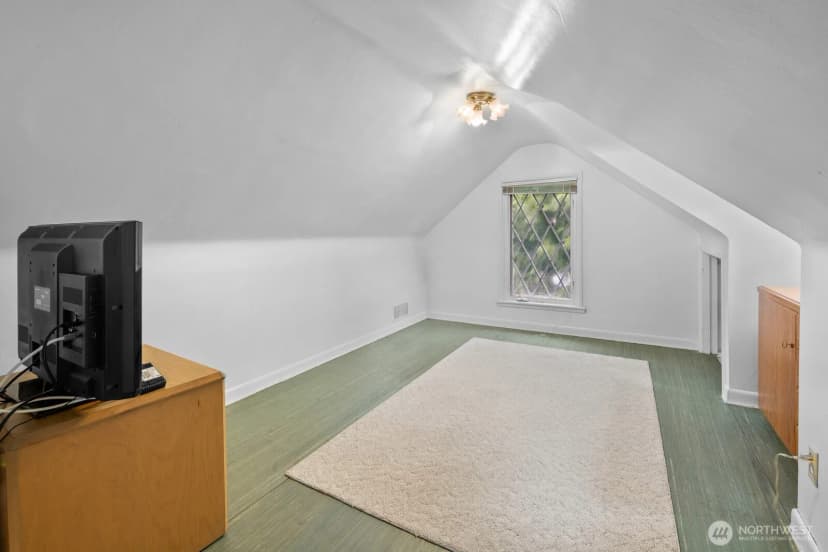 Property photo for 10445 Marine View Drive Sw, Seattle photo 19