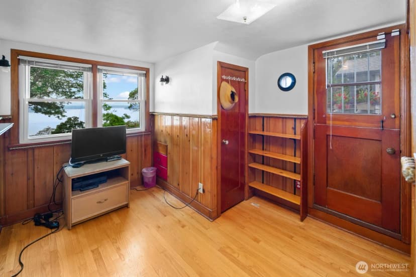Property photo for 10445 Marine View Drive Sw, Seattle photo 24