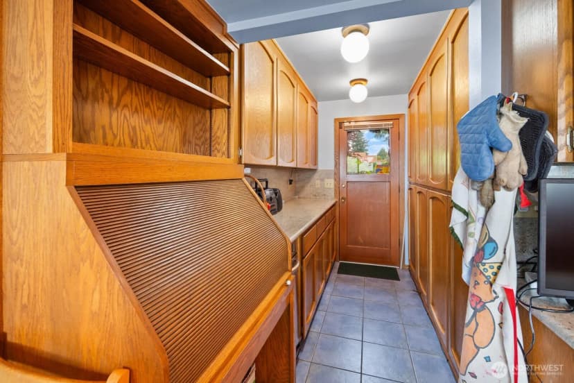 Property photo for 10445 Marine View Drive Sw, Seattle photo 13