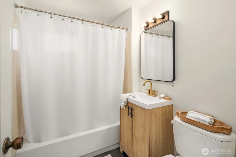 Property photo for 7924 13th Avenue Sw, Seattle photo 12