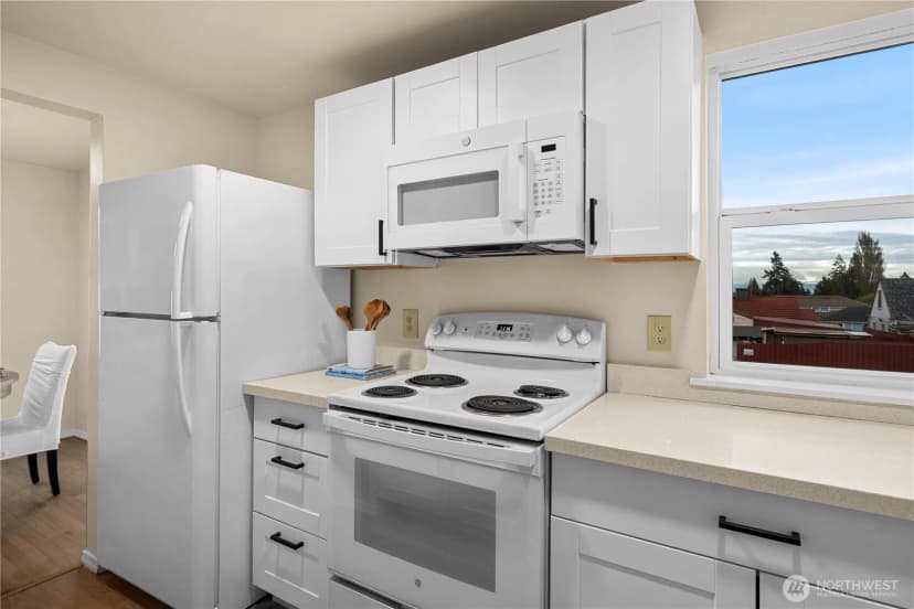 Property photo for 13856 37th Avenue S, Tukwila photo 16