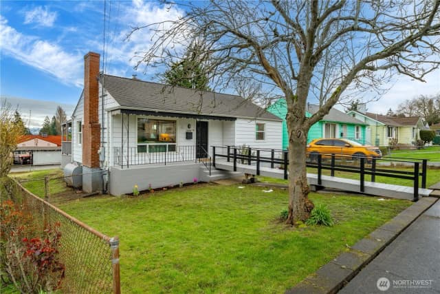 Property photo for 13856 37th Avenue S, Tukwila photo 2