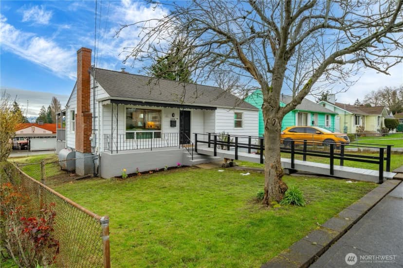 Property photo for 13856 37th Avenue S, Tukwila photo 2