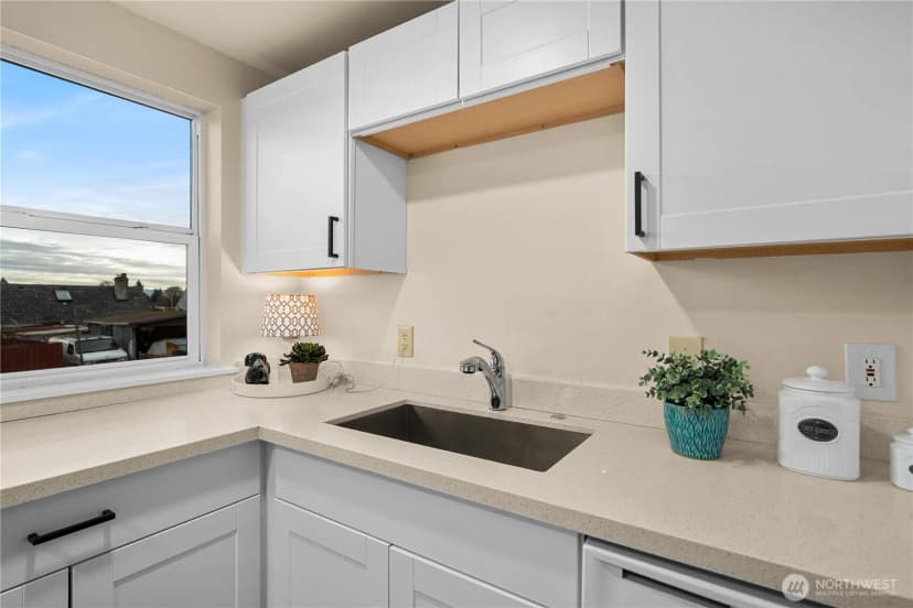 Property photo for 13856 37th Avenue S, Tukwila photo 14