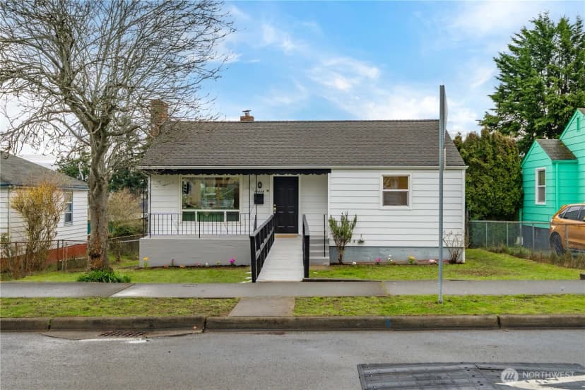 Property photo for 13856 37th Avenue S, Tukwila