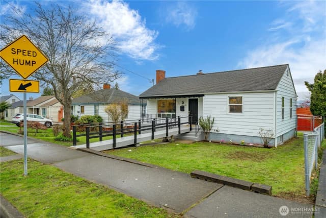 Property photo for 13856 37th Avenue S, Tukwila photo 3