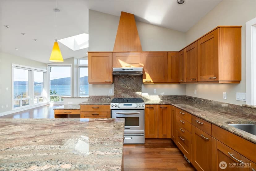 Property photo for 2720 Oakes Avenue, Anacortes photo 11