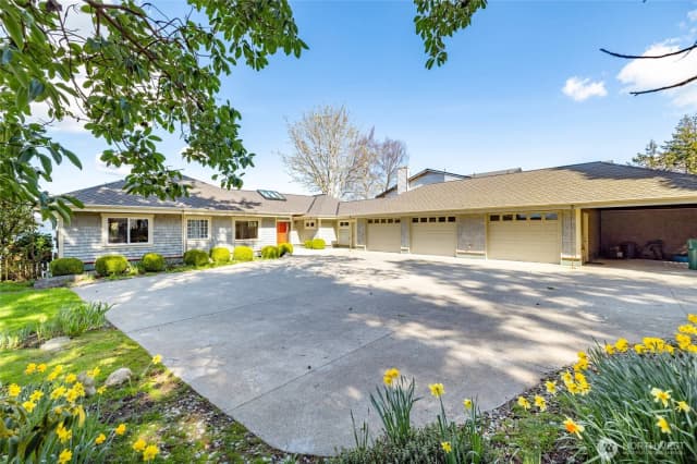 Property photo for 2720 Oakes Avenue, Anacortes photo 2