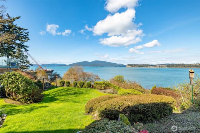 Property photo for 2720 Oakes Avenue, Anacortes photo 4
