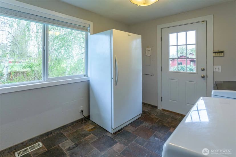 Property photo for 17711 Mclean Road, Mount Vernon photo 13