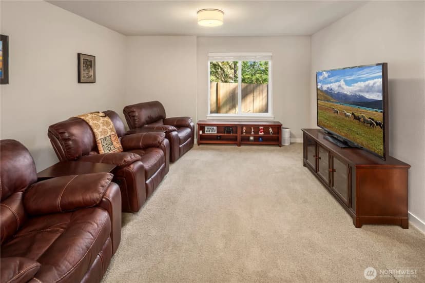 Property photo for 11815 26th Drive Se, Everett photo 32