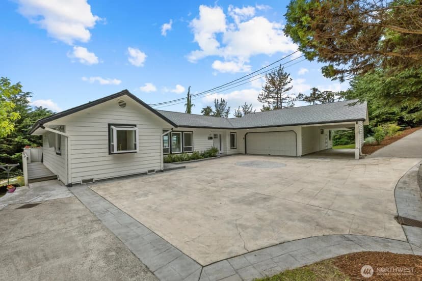 Property photo for 19810 Soundview Drive Nw, Stanwood photo 2
