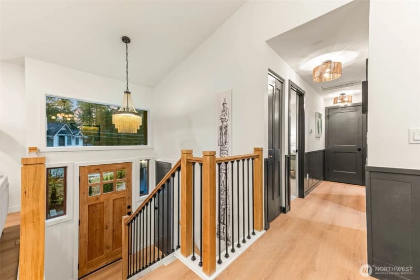 Property photo for 15817 Se Newport Way, Bellevue photo 2