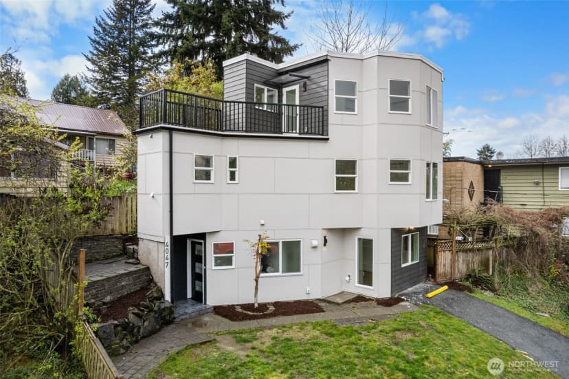 Property photo for 4047 25th Avenue W, Seattle photo 30