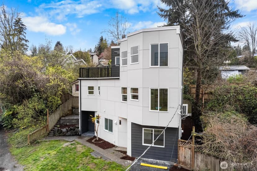 Property photo for 4047 25th Avenue W, Seattle photo 26