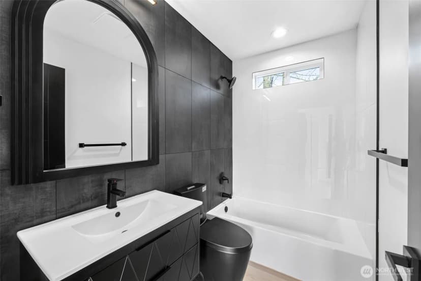 Property photo for 4047 25th Avenue W, Seattle photo 9
