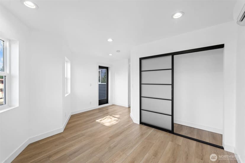 Property photo for 4047 25th Avenue W, Seattle photo 21