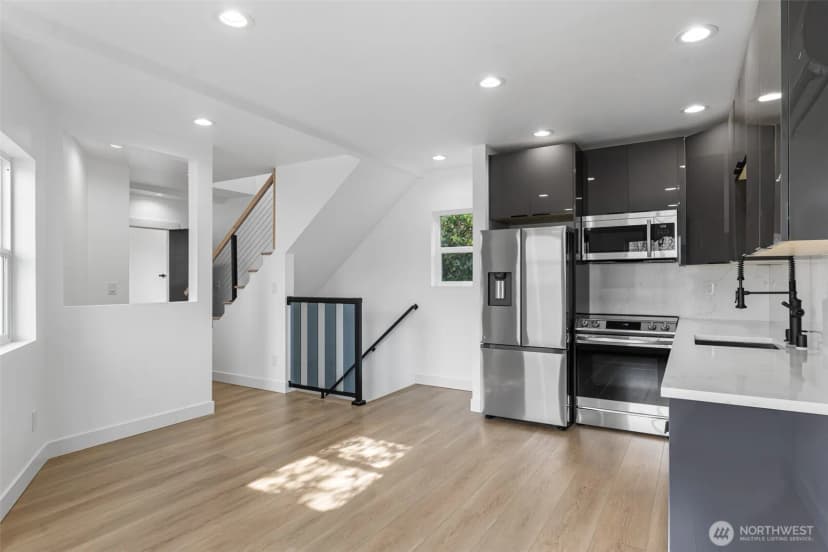 Property photo for 4047 25th Avenue W, Seattle photo 6
