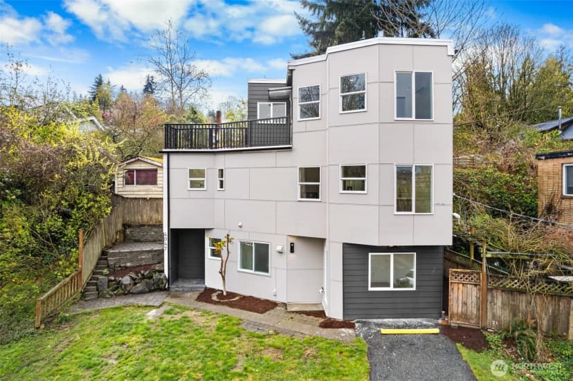 Property photo for 4047 25th Avenue W, Seattle photo 27