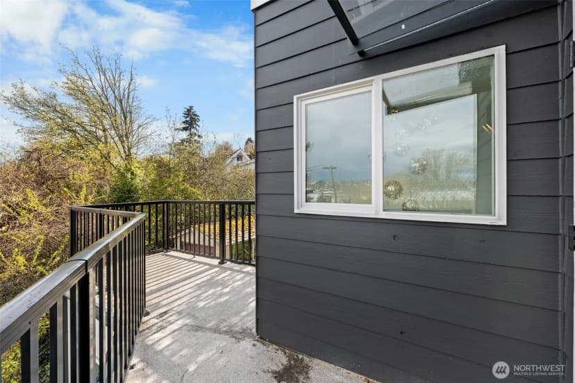 Property photo for 4047 25th Avenue W, Seattle photo 24