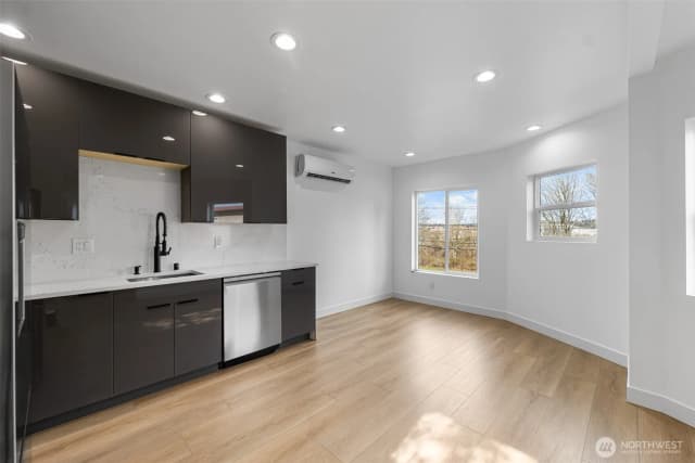 Property photo for 4047 25th Avenue W, Seattle photo 3