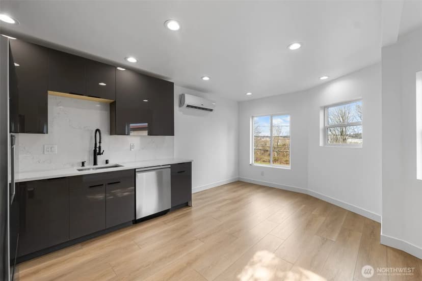 Property photo for 4047 25th Avenue W, Seattle photo 3