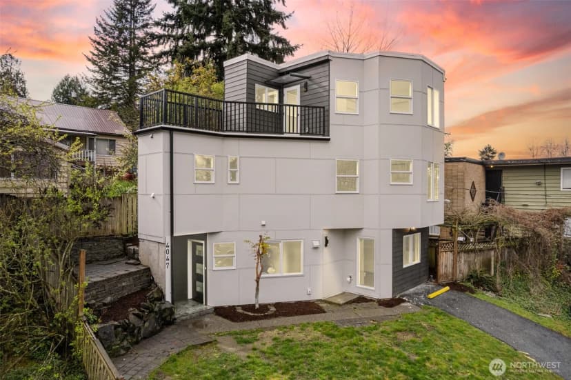 Property photo for 4047 25th Avenue W, Seattle