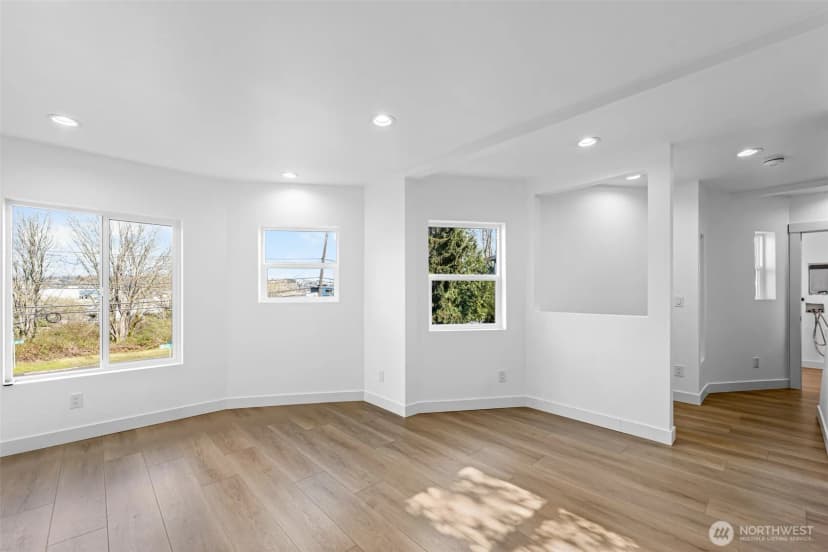 Property photo for 4047 25th Avenue W, Seattle photo 7