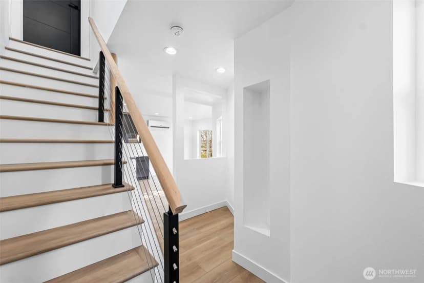 Property photo for 4047 25th Avenue W, Seattle photo 17
