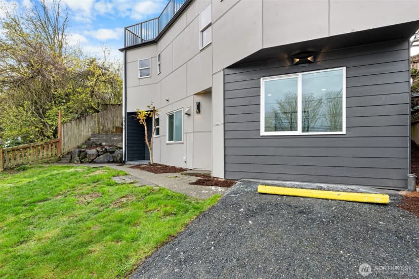 Property photo for 4047 25th Avenue W, Seattle photo 28