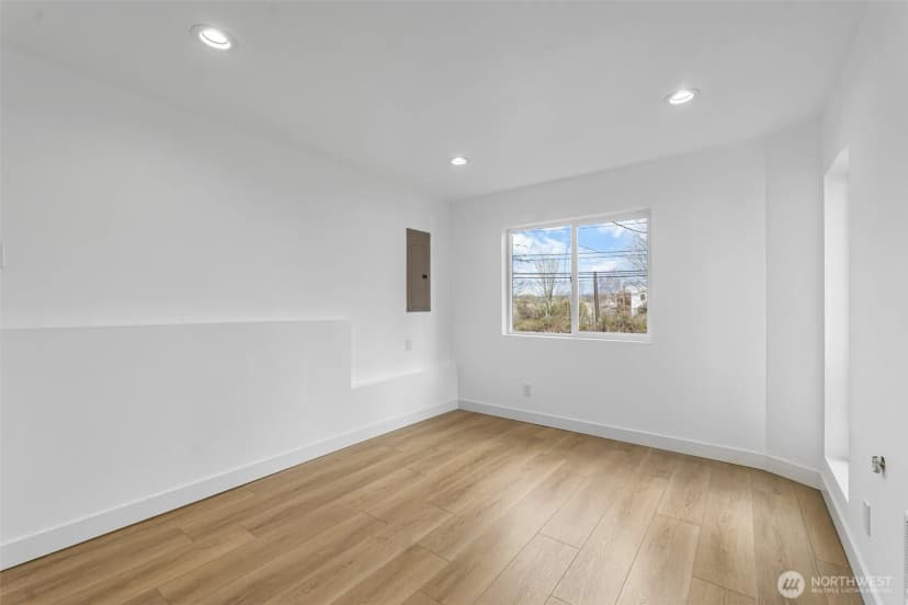 Property photo for 4047 25th Avenue W, Seattle photo 15