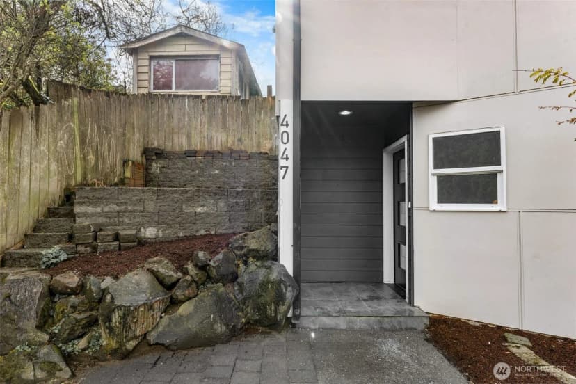 Property photo for 4047 25th Avenue W, Seattle photo 29
