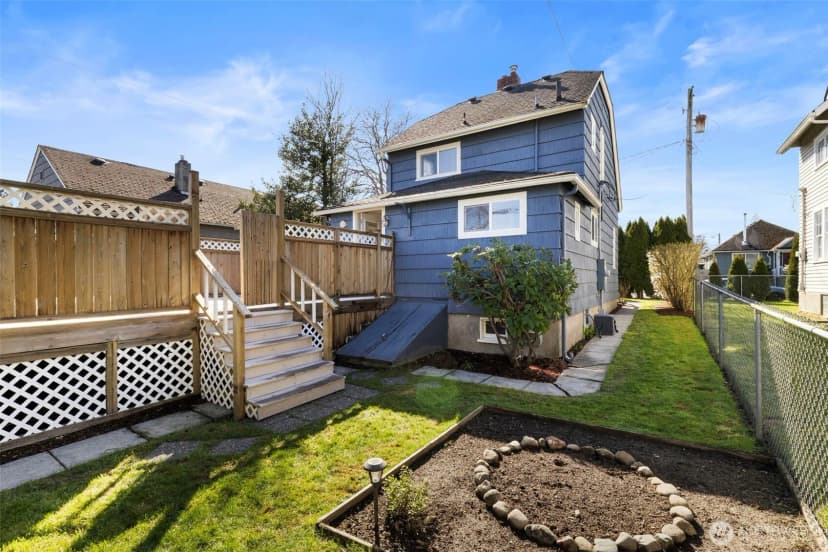 Property photo for 1740 4th Street, Bremerton photo 2