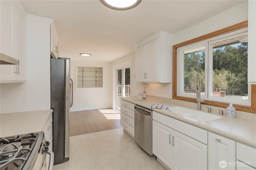 Property photo for 11834 8th Avenue S, Seattle photo 10