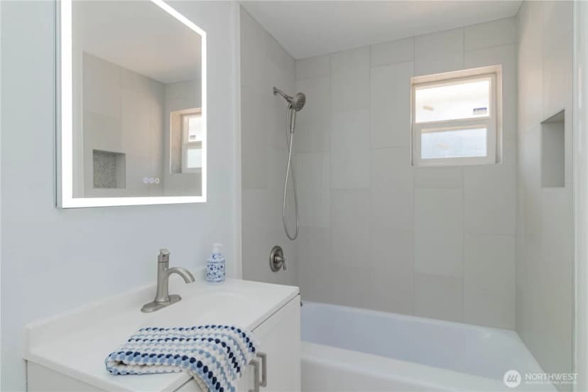 Property photo for 11834 8th Avenue S, Seattle photo 14