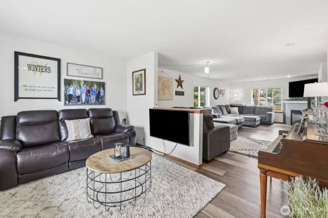 Property photo for 1804 Harborview Drive, Aberdeen photo 3