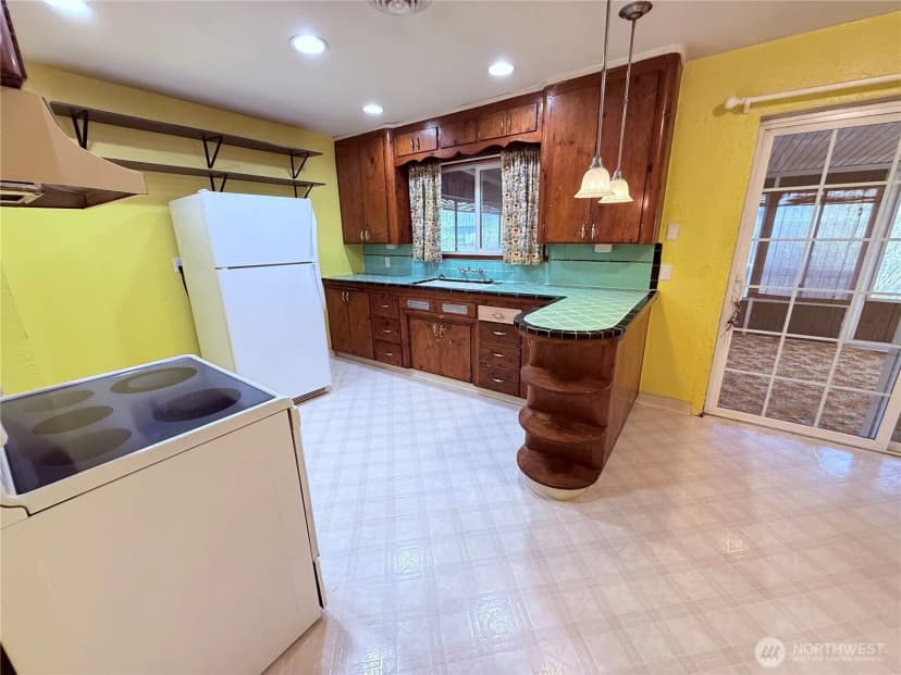 Property photo for 8811 Wildwood Avenue Sw, Lakewood photo 14