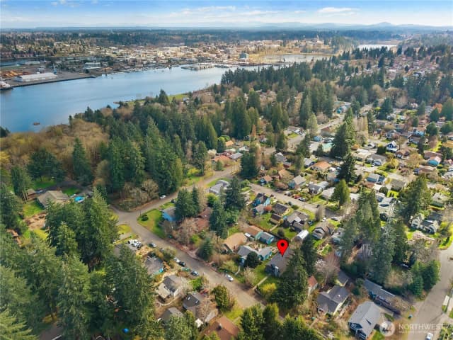 Property photo for 1505 Dickinson Avenue Nw, Olympia photo 3