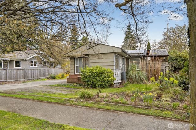 Property photo for 8620 35th Avenue Sw, Seattle photo 2
