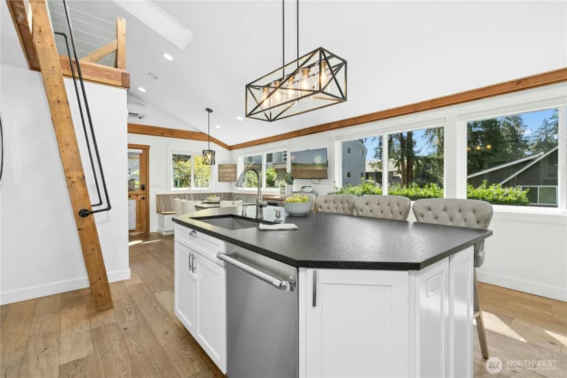 Property photo for 3016 106th Avenue Se, Bellevue photo 10