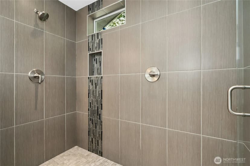Property photo for 3016 106th Avenue Se, Bellevue photo 19