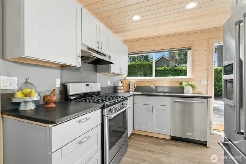 Property photo for 3016 106th Avenue Se, Bellevue photo 27